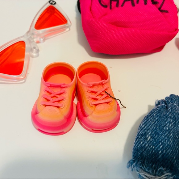 Labubu 17cm doll outfit with backpack glasses and skateboard - Picture 2 of 4